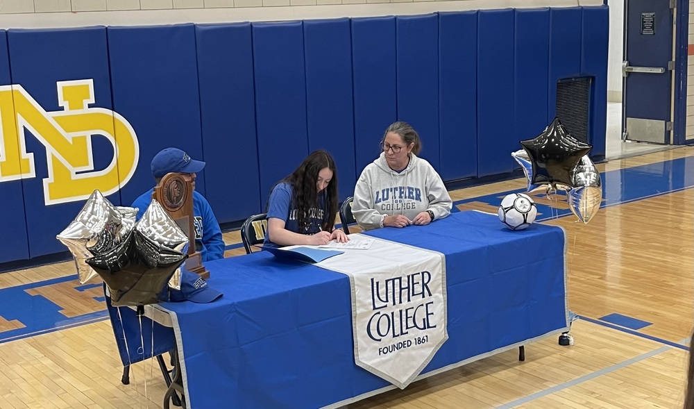 Kaitlyn LaLonde signs with Luther College
